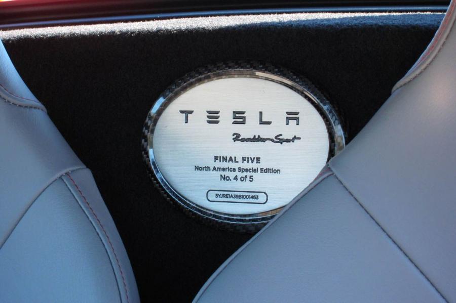  Tesla Roadster Final Edition 2012 года  (фото 11 из 18)